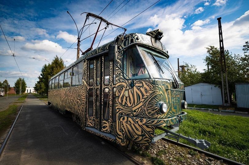 Екатеринбург,Россия,страны,трамвай,Вася Bas,шифр,художник,арт,стрит-арт,баяны