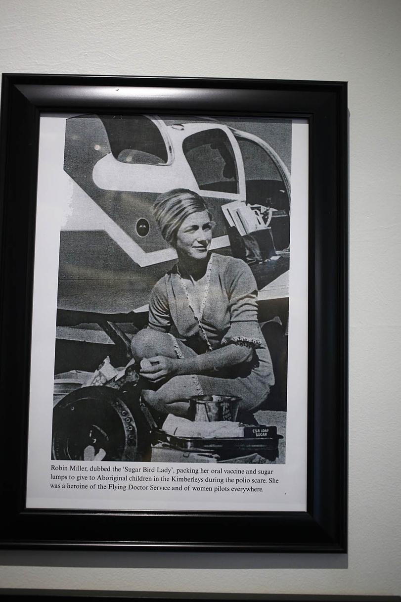 ﻿Robin Miller dubbed the ‘Sugar Bird Lady’, packing her oral vaccine and sugar lumps to give to Aboriginal children in the Kimberleys during the polio scare. She was a heroine of the Flying Doctor Service and of women pilots everywhere.,Milfgar,Австралия,длиннопост,Кликабельно,много букв,много