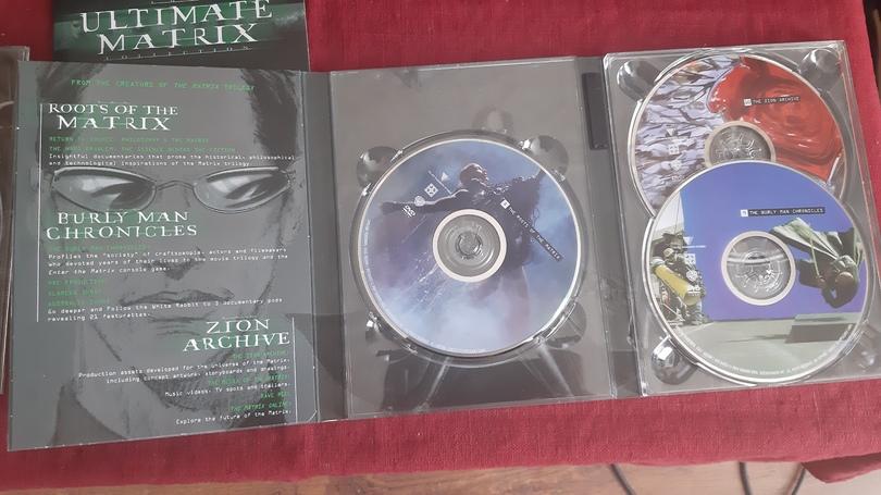 ﻿RETURNTHEInsightful and tachnoosophicali LHLLY W AJ^PHtOJSn-CrbES;THE ZION ARCHIVE:Production assats developed for tha uni verse of tha ‘flatrixi including concept artworks storyboards and drawings-THE -fOIA OFflusic videos 1 TV spots and trailers-" RAVE REEL. I, Jbtf ¿fW*