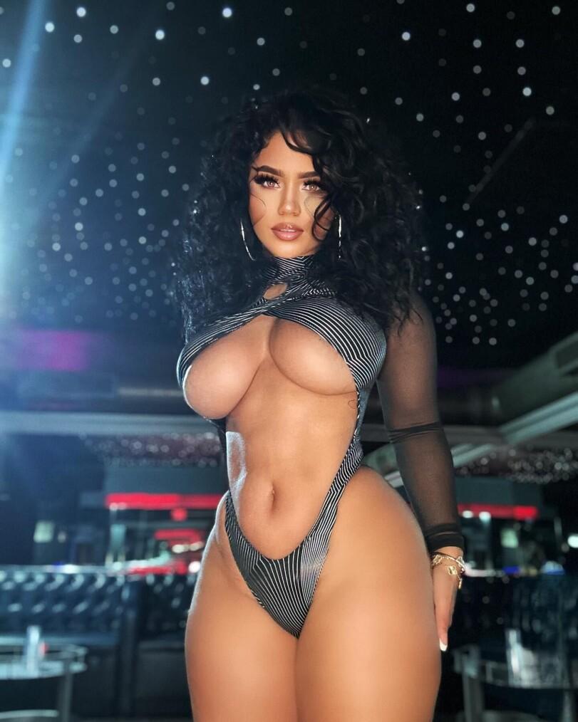 Cristina Rodriguez,makeawishstar,makeawishstar,Cristina Rodriguez,thick thighs,thicc,латино,бёдра,легкая эротика,Эротика,красивые фото обнаженных, совсем голых девушек, арт-ню,underboob,грудь,сиськи,thicc,thick thighs