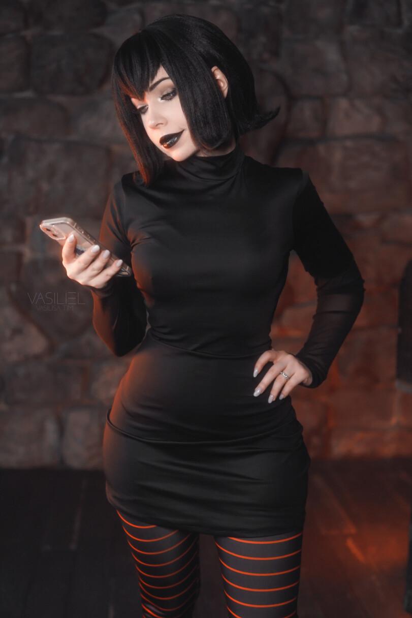 Vasiliel,Mavis Dracula,Hotel Transylvania,Монстры на каникулах,Мультфильмы,Мультсериалы, Cartoons,cartoon ero,Erotica cosplay,косплей,поза с приподниманием булок,под катом продолжение,Vasiliel,Mavis Dracula,Hotel Transylvania,,cartoon ero,ero cosplay,cosplay,buttocks up,длиннопост