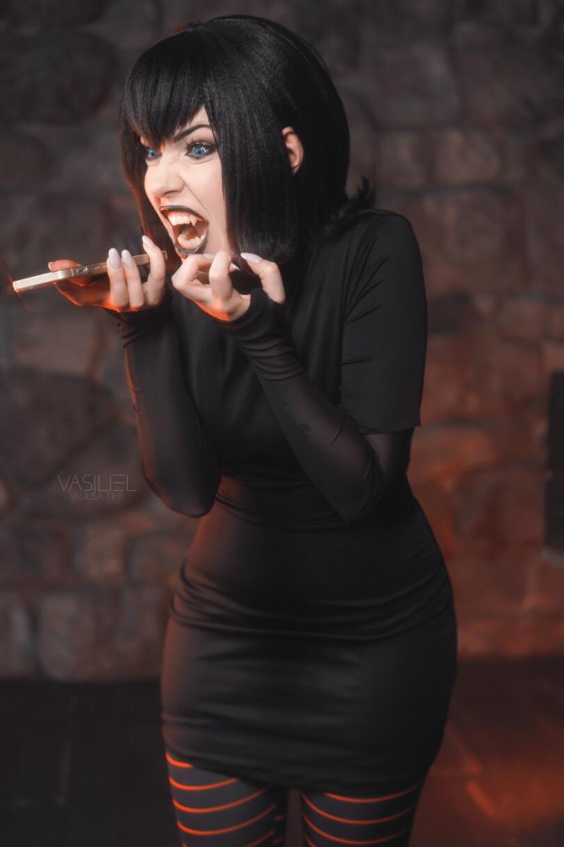 Vasiliel,Mavis Dracula,Hotel Transylvania,Монстры на каникулах,Мультфильмы,Мультсериалы, Cartoons,cartoon ero,Erotica cosplay,косплей,поза с приподниманием булок,под катом продолжение,Vasiliel,Mavis Dracula,Hotel Transylvania,,cartoon ero,ero cosplay,cosplay,buttocks up,длиннопост