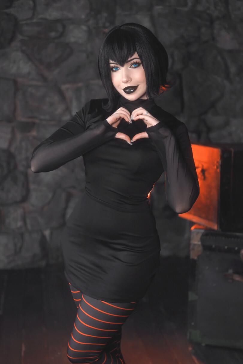 Vasiliel,Mavis Dracula,Hotel Transylvania,Монстры на каникулах,Мультфильмы,Мультсериалы, Cartoons,cartoon ero,Erotica cosplay,косплей,поза с приподниманием булок,под катом продолжение,Vasiliel,Mavis Dracula,Hotel Transylvania,,cartoon ero,ero cosplay,cosplay,buttocks up,длиннопост