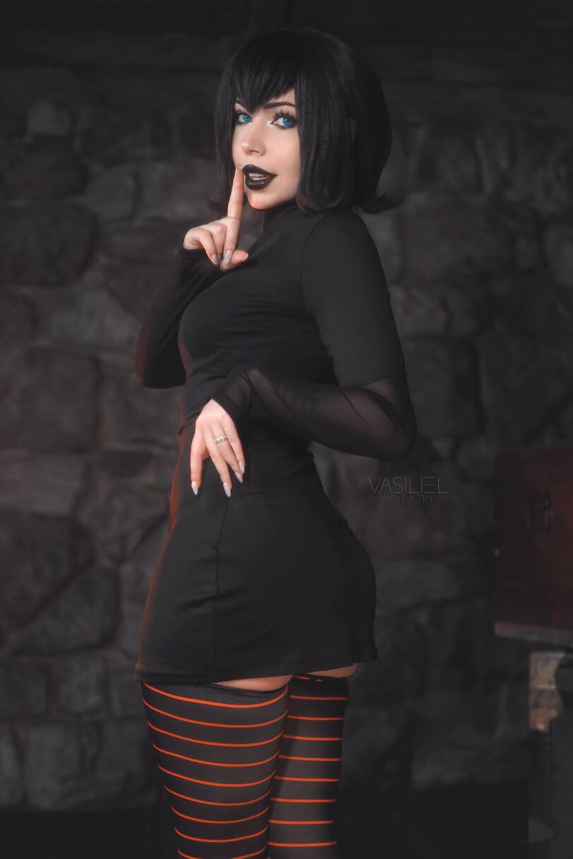 Vasiliel,Mavis Dracula,Hotel Transylvania,Монстры на каникулах,Мультфильмы,Мультсериалы, Cartoons,cartoon ero,Erotica cosplay,косплей,поза с приподниманием булок,под катом продолжение,Vasiliel,Mavis Dracula,Hotel Transylvania,,cartoon ero,ero cosplay,cosplay,buttocks up,длиннопост