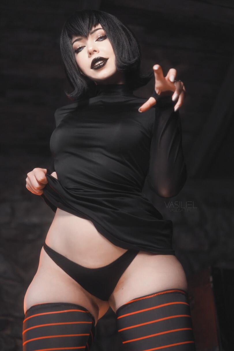 Vasiliel,Mavis Dracula,Hotel Transylvania,Монстры на каникулах,Мультфильмы,Мультсериалы, Cartoons,cartoon ero,Erotica cosplay,косплей,поза с приподниманием булок,под катом продолжение,Vasiliel,Mavis Dracula,Hotel Transylvania,,cartoon ero,ero cosplay,cosplay,buttocks up,длиннопост