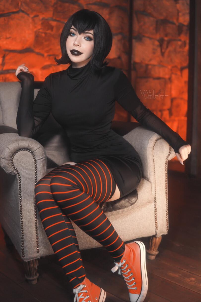 Vasiliel,Mavis Dracula,Hotel Transylvania,Монстры на каникулах,Мультфильмы,Мультсериалы, Cartoons,cartoon ero,Erotica cosplay,косплей,поза с приподниманием булок,под катом продолжение,Vasiliel,Mavis Dracula,Hotel Transylvania,,cartoon ero,ero cosplay,cosplay,buttocks up,длиннопост